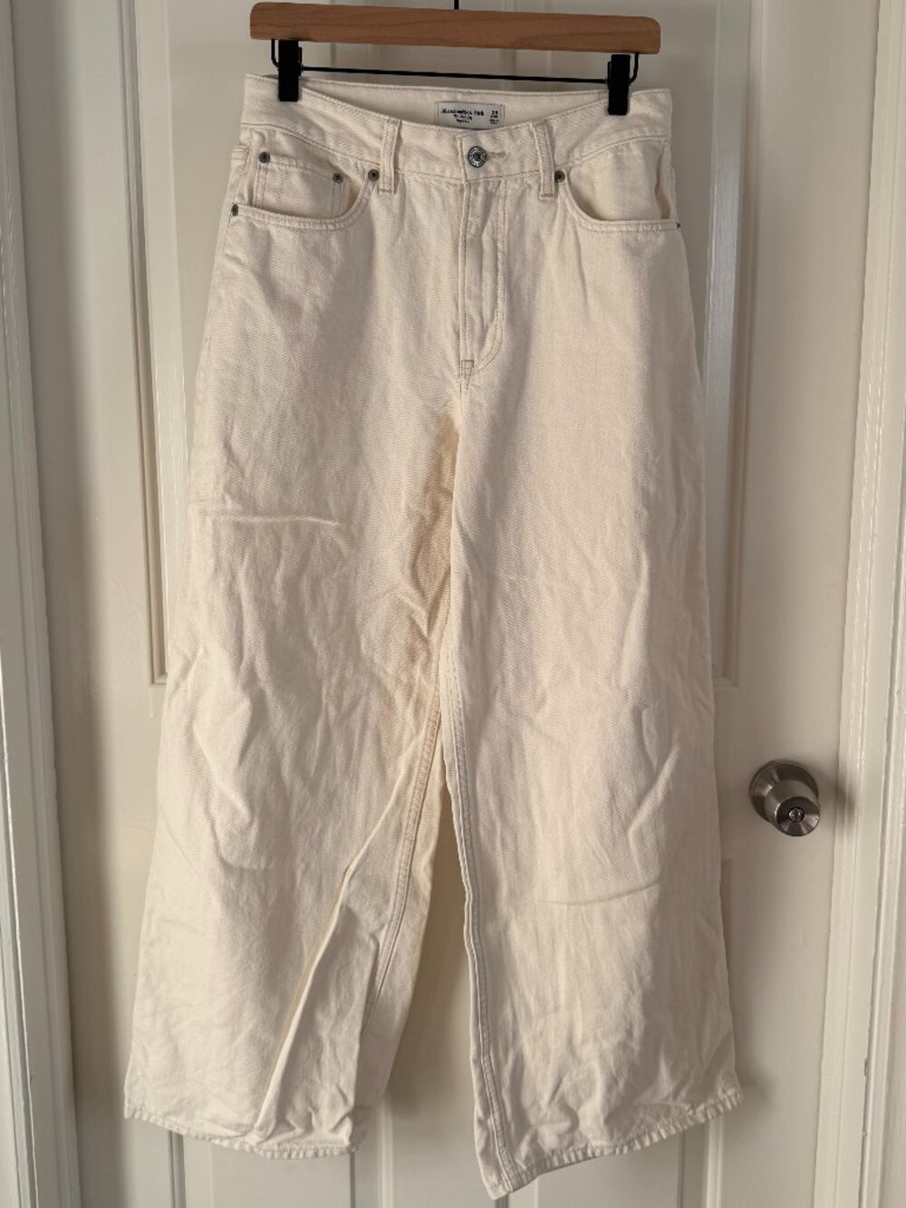Abercrombie Curve Love High Rise Wide Leg Trouser Jean, Size 28 Short